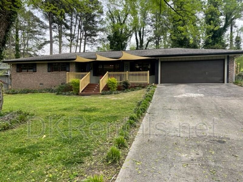 Norcross House: 5889 N Fulton Cir NW