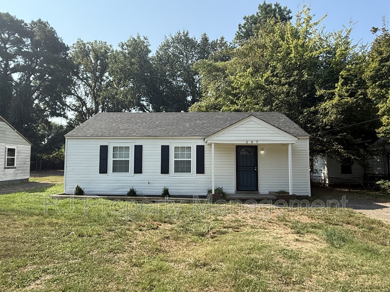 Memphis House: 307 W Peebles Rd