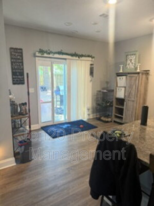 Smiths Station House: 106 White Oak Pl