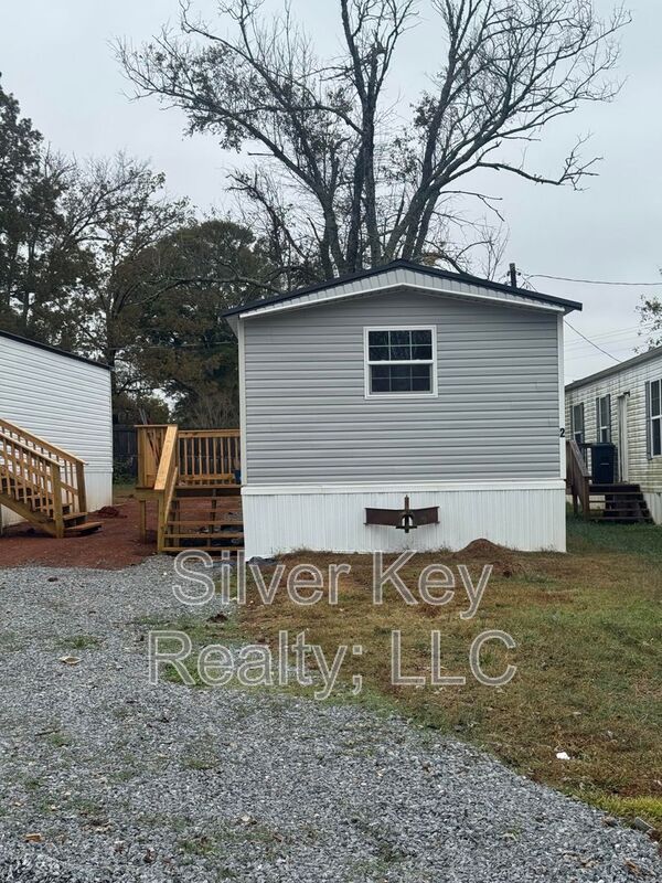 Athens House: 3000 Highway 11 S.