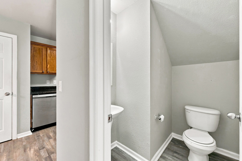 Photograph 10 of 8705 Mowbray Way