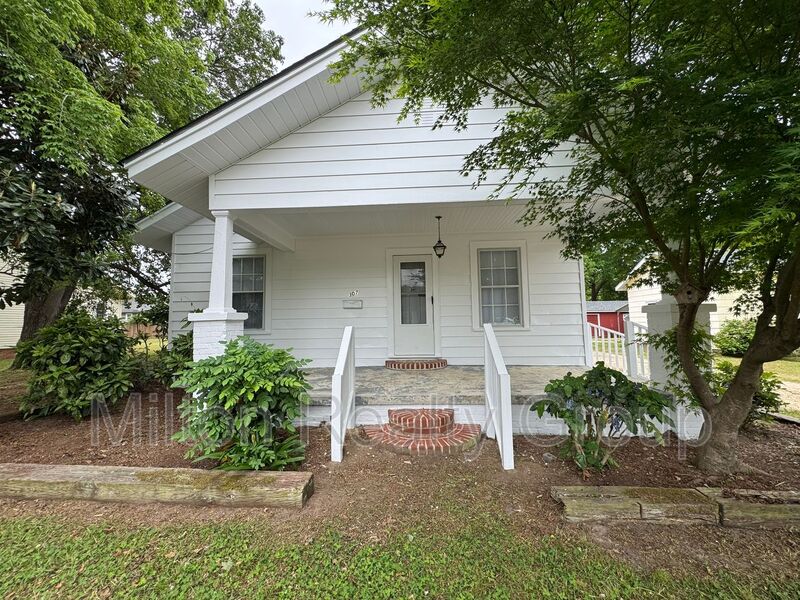 Erwin House: 307 East F St.