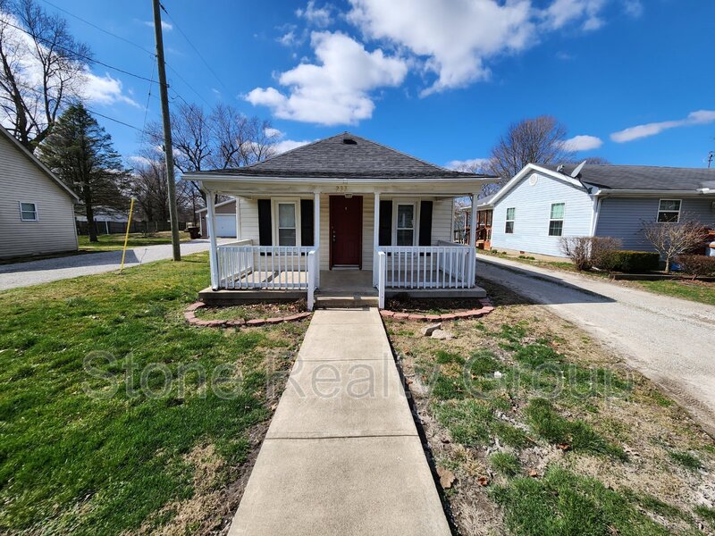 Clinton House: 233 South Lincoln Street