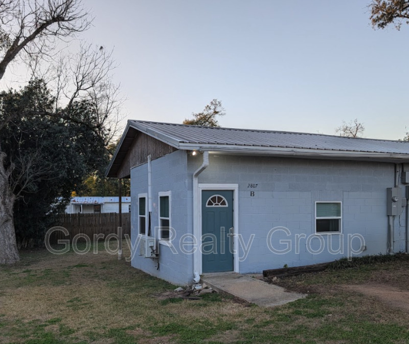 Marianna Condo: 2807B Bertram Street