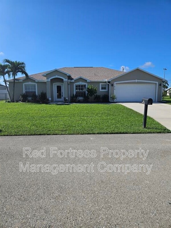 Cape Coral House: 410 SW 40th Ter