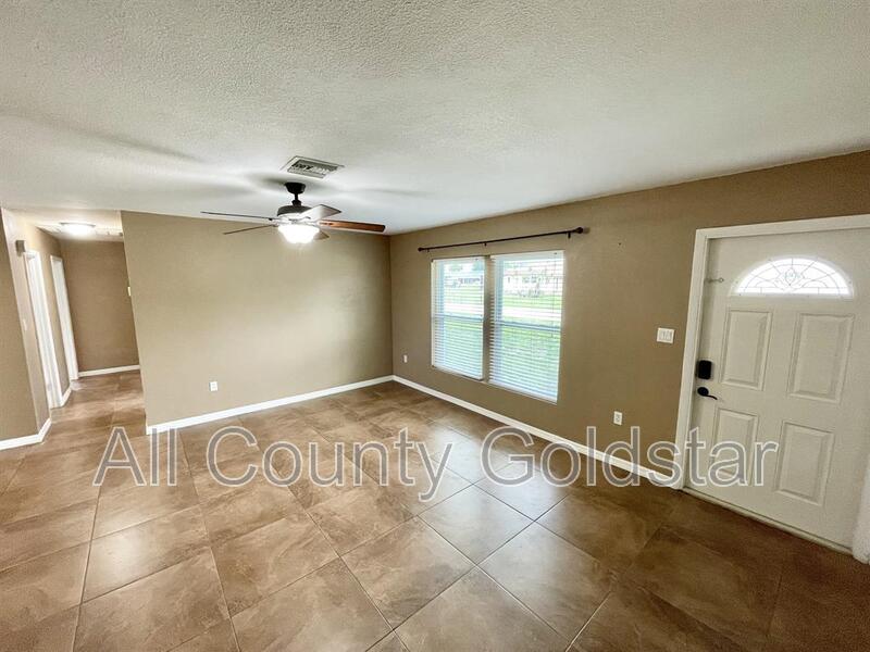 Port Charlotte House: 472 Ridgewood St