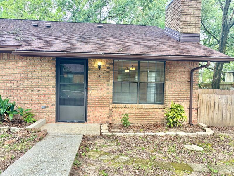 Pensacola House: 9345 Chisholm Rd. R2