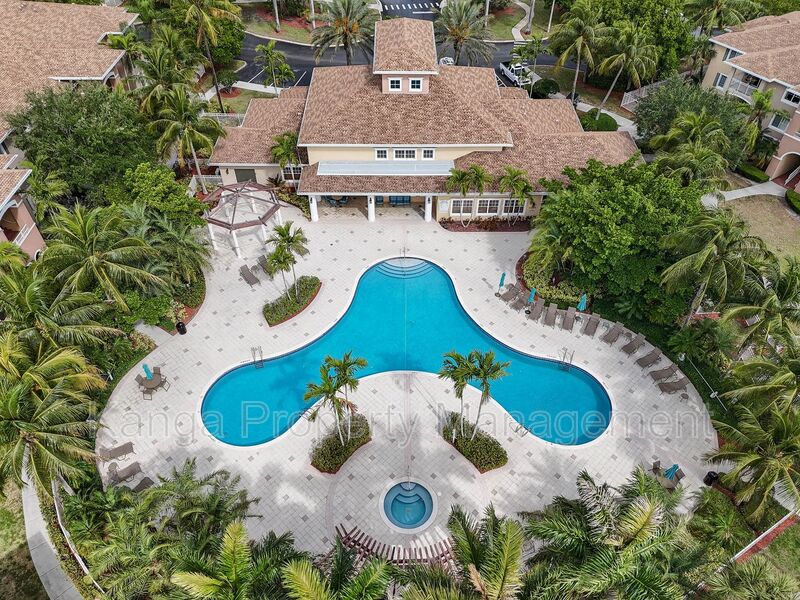 West Palm Beach Condo: 6556 Emerald Dunes Drive