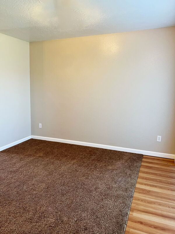 Photo 12 of rental home at 782 North Cloverleaf Loop