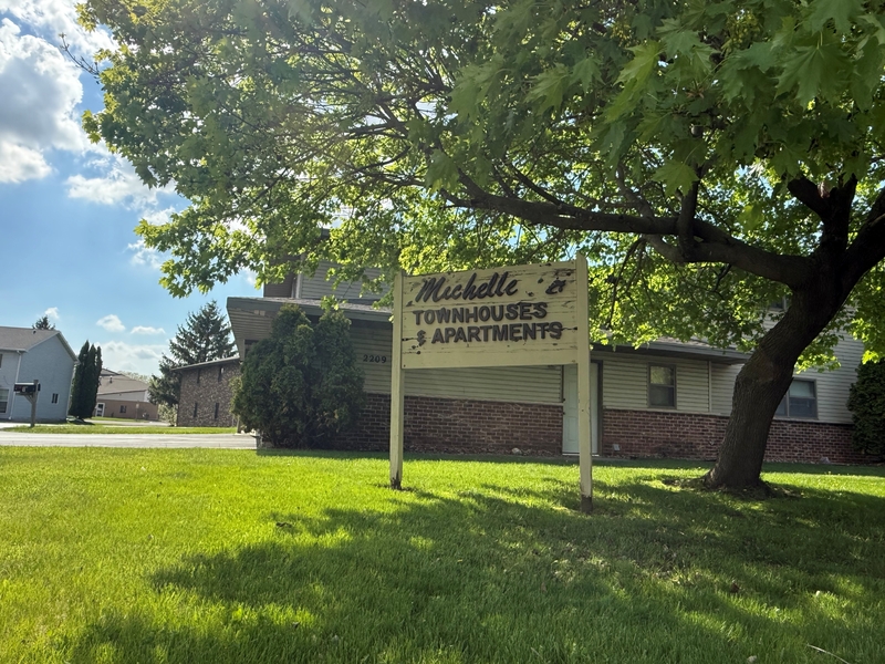 Appleton Condo: 2149 North Michelle Court - E