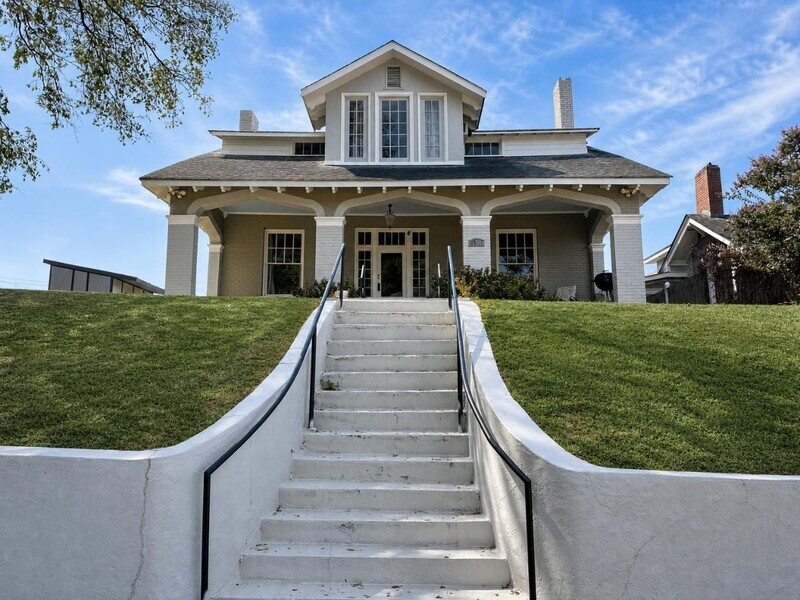 Main image for 1904 Chamberlain Ave #6