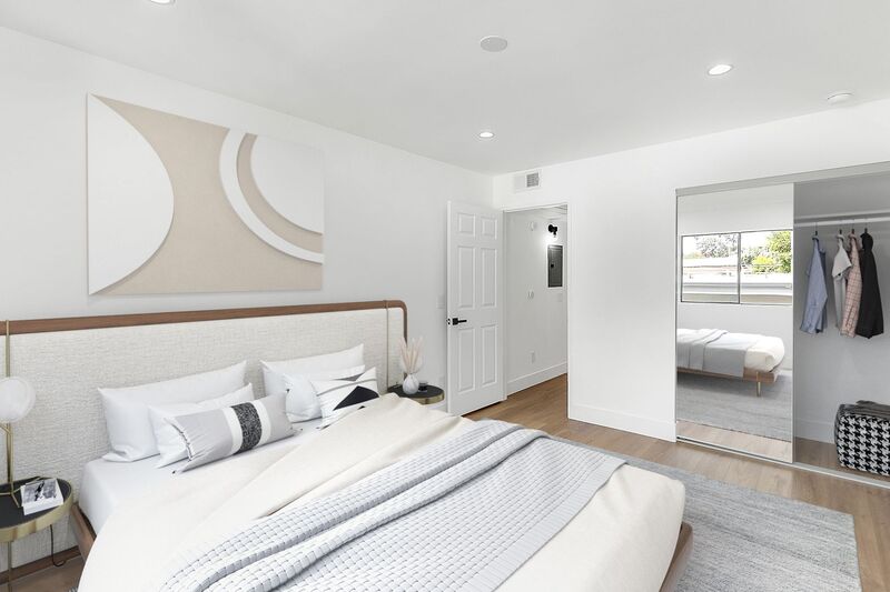 Los Angeles Condo: 12420 Woodgreen St
