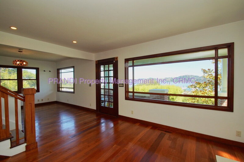 Sausalito House: 63 Glen Dr
