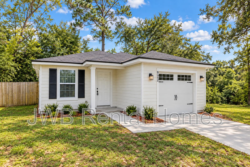 Jacksonville House: 927 Ardoon St