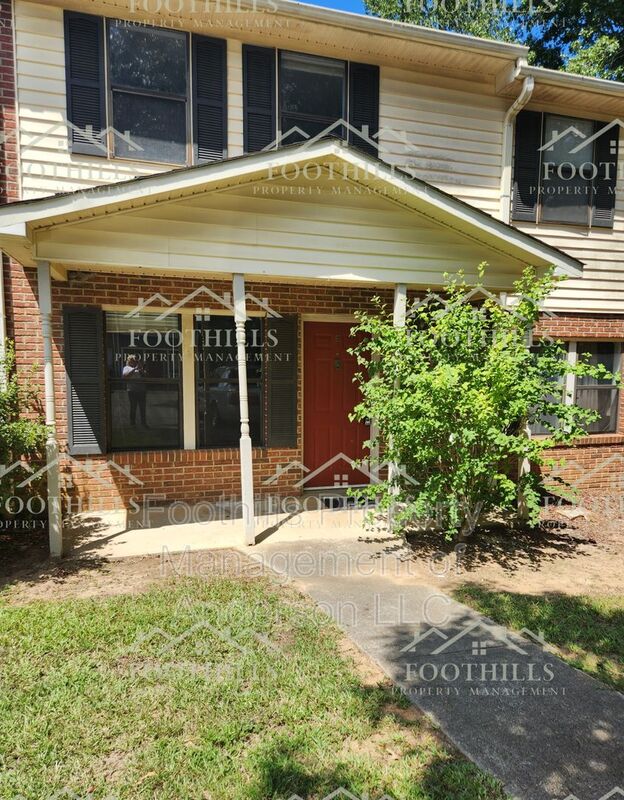 Anderson Townhome: 104 Woodland Dr