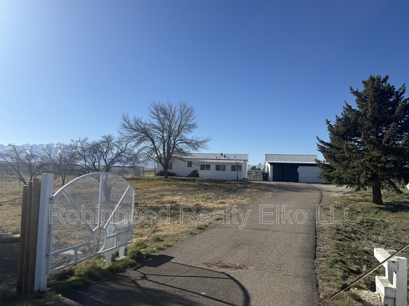 Spring Creek House: 300 Rustic Drive