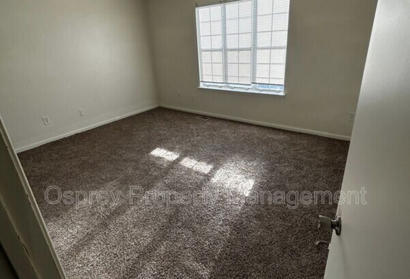 Beautiful 3 Bedroom Home in Virginia Beach with Updated Kitchen! - Photo 4