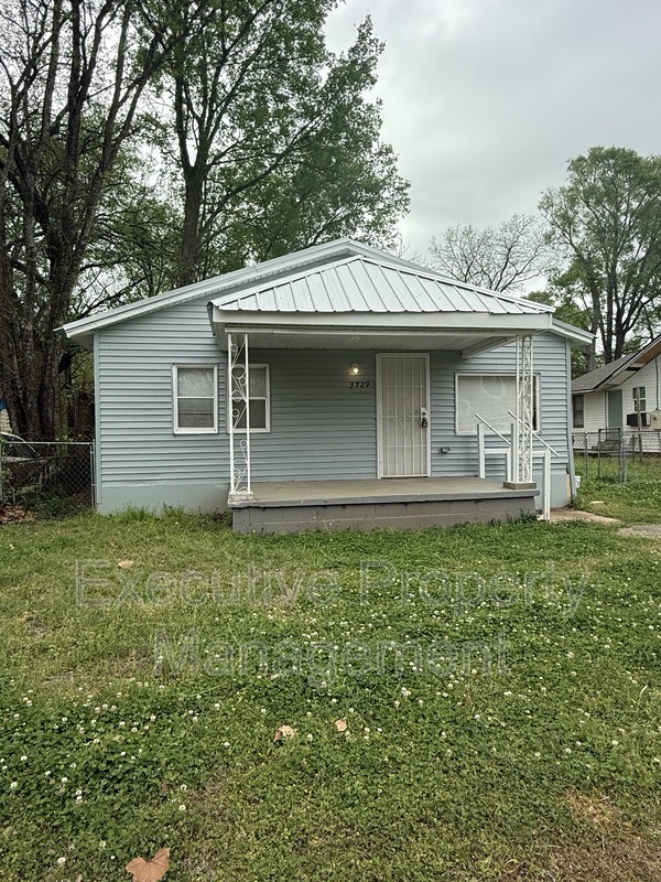 Birmingham House: 3729 Pine Avenue