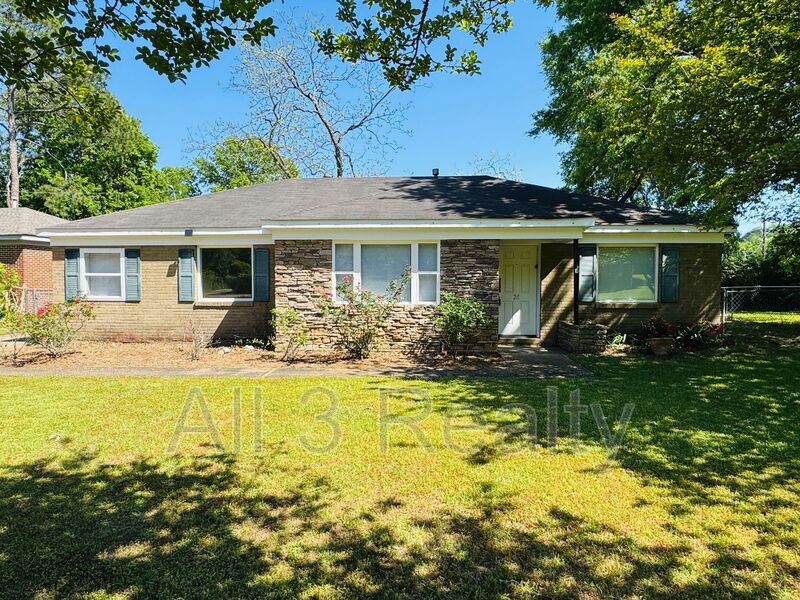 Montgomery House: 24 Holliday Drive