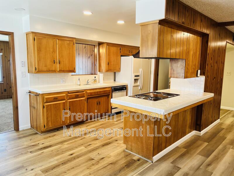Bakersfield House: 6212 Friant Drive