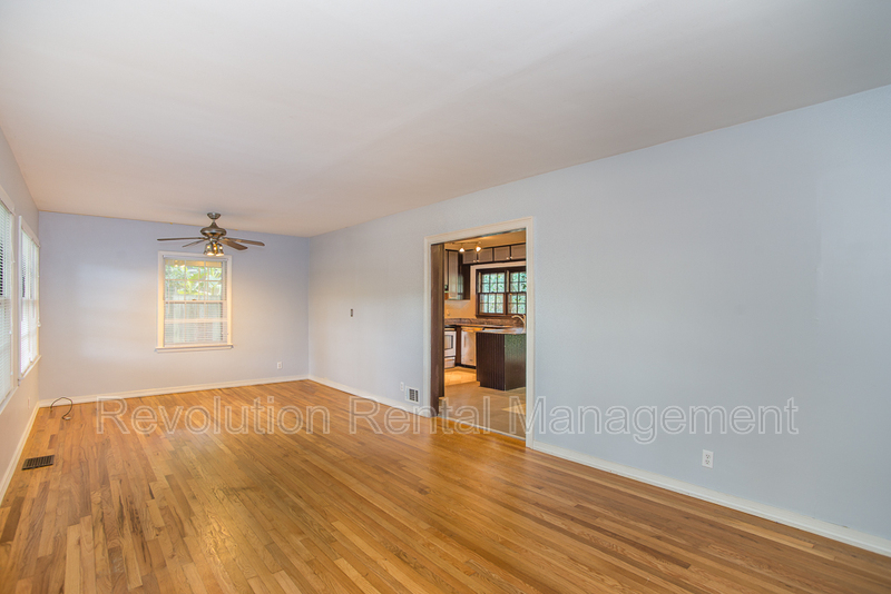 2550 Defoors Ferry Rd NW Atlanta GA 30318-1406 - Photo 3