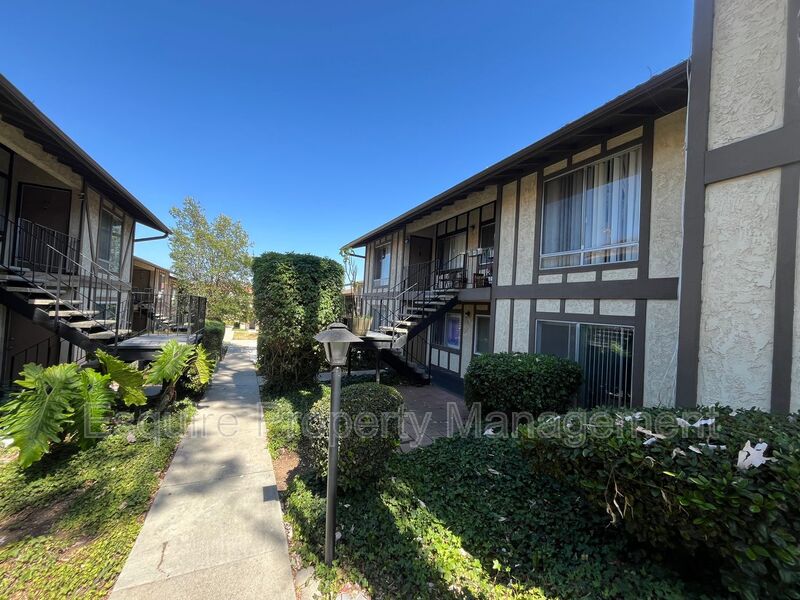 THOUSAND OAKS Condo: 951 WARWICK AVE