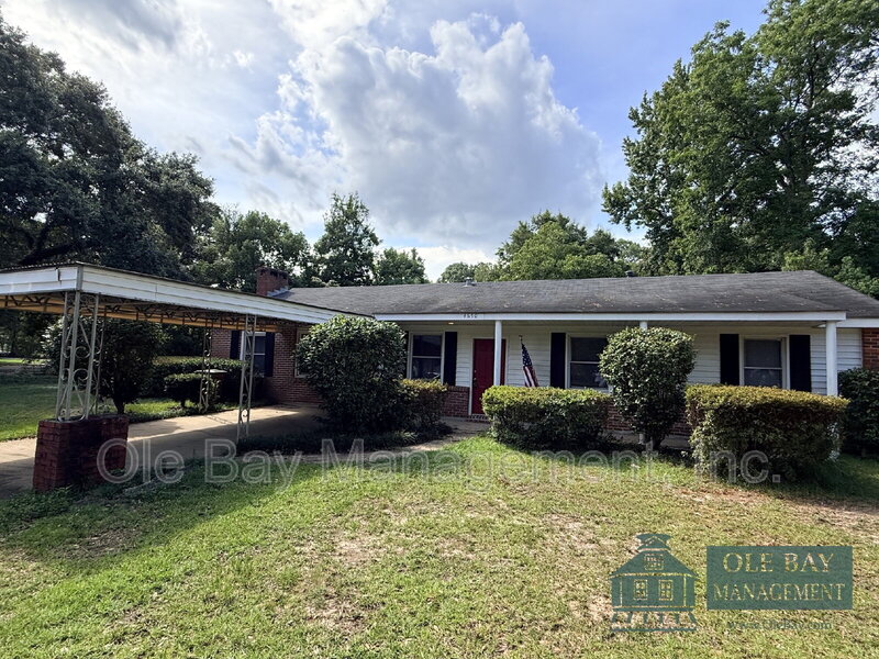 Mobile House: 4650 Rosewood Dr