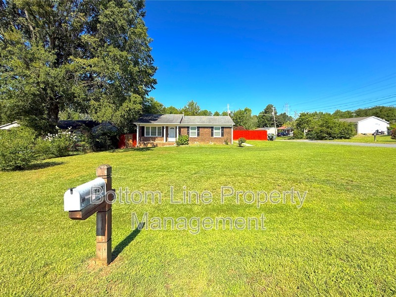 Gastonia House: 749 Shannon Bradley Rd
