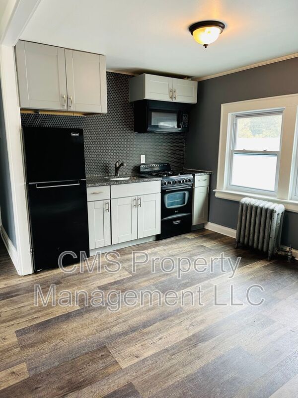 Roselle Condo: 301 E. 9th Ave