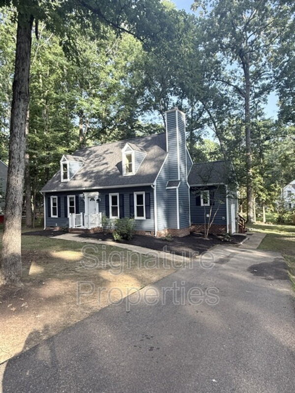 Midlothian House: 14709 Mill Spring Dr