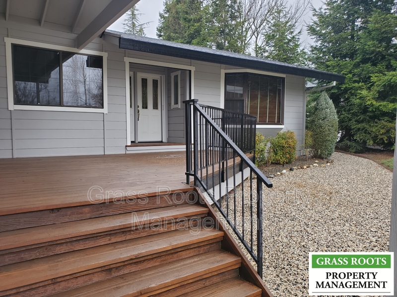 Lake Forest House: 18250 Lake Forest Drive