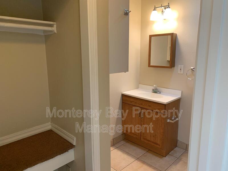 Pacific Grove Condo: 211 Forest Avenue