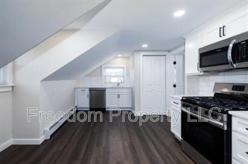 Southington Condo: 28 Aircraft Road