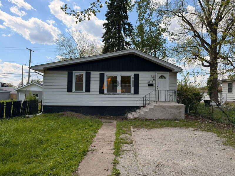 Gary House: 4816 Massachusetts St