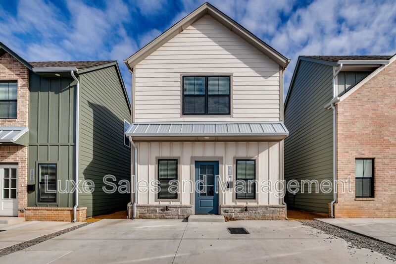 Edmond House: 604 W. 2nd Street Suite 110