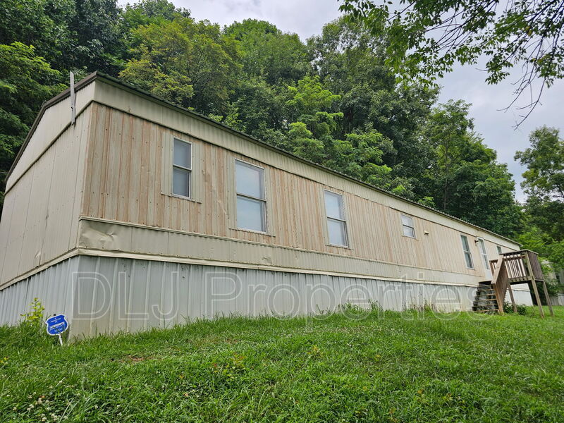 Jefferson City House: 120 E Dumplin Valley Rd