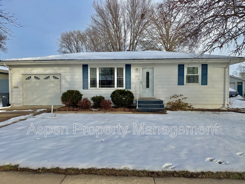 Burlington House: 1704 Parkway Drive