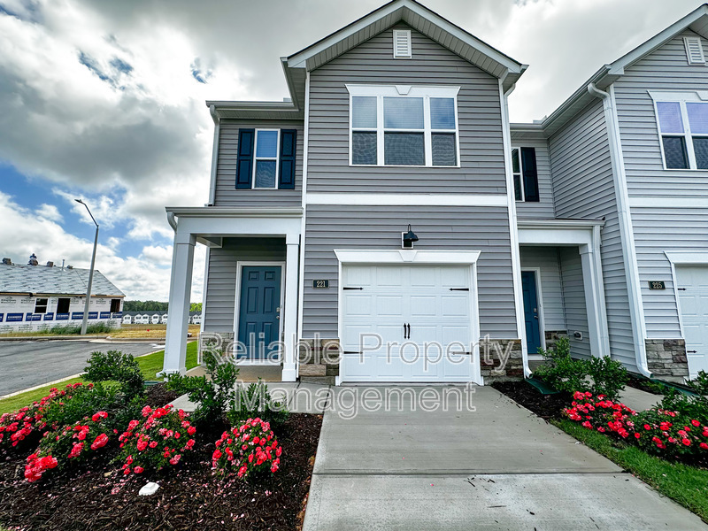 Sanford Townhome: 221 Starlight Street