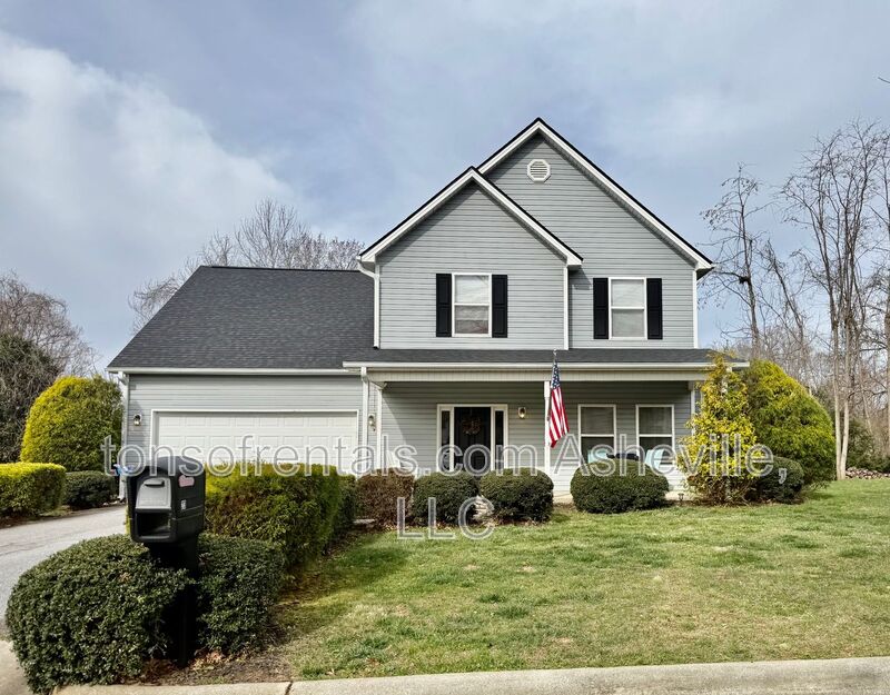Asheville House: 23 Scottish Circle