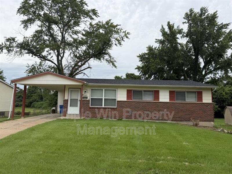 Florissant House: 1225 Carla Dr