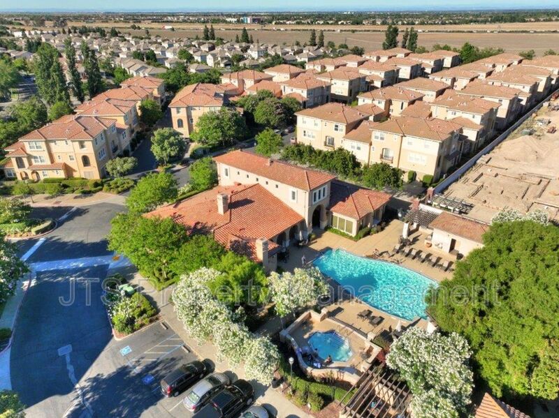 Sacramento Condo: 4800 Westlake Parkway