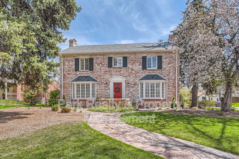 Denver House: 1000 N Monaco Pkwy