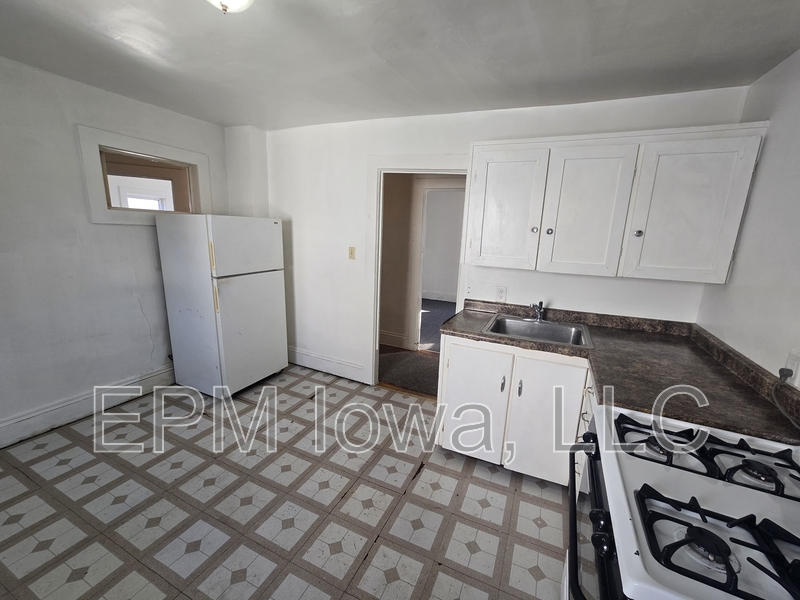 Waterloo House: 1424 1/2 Grant Avenue