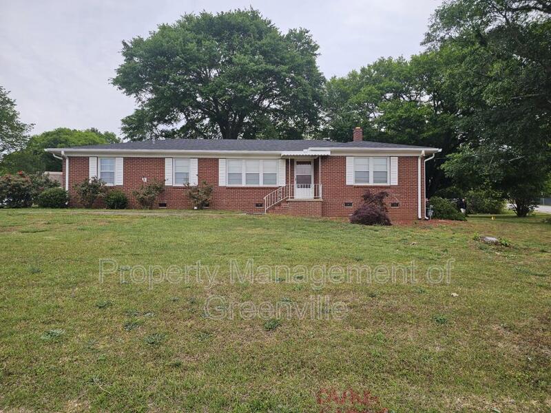 Greenville House: 400 Berea Dr