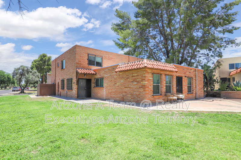 Tucson House: 6596 Calle La Paz