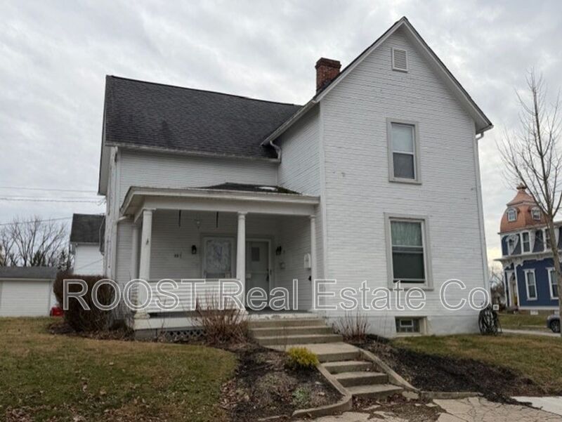 London House: 22 Willis Ave