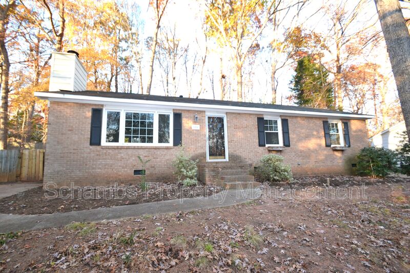 Cary House: 110 Coorsdale Dr