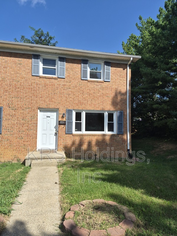 Harrisonburg Townhome: 596 Long Ave