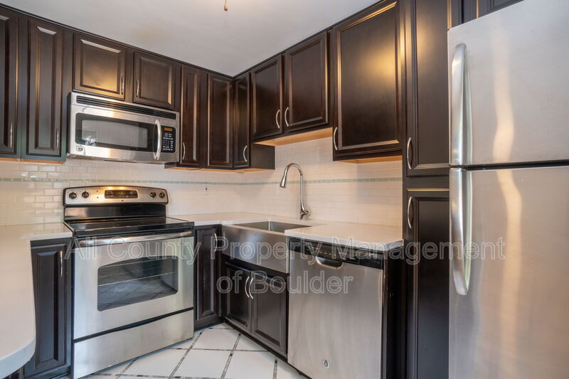 Boulder Townhome: 745 Thomas Dr