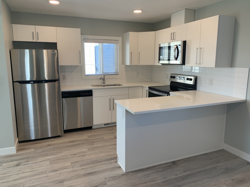 Edmonton House: 6469 177A Avenue